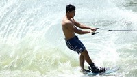 Penampakan salah satu olahraga air yang dipamerkan di Festival Danau Sunter yang digelar hari ini, Minggu (25/2/2018).