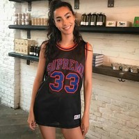 Gayanya sporty tapi aura seksi tetap tak luntur dari penampilannya. Foto: Dok. Instagram