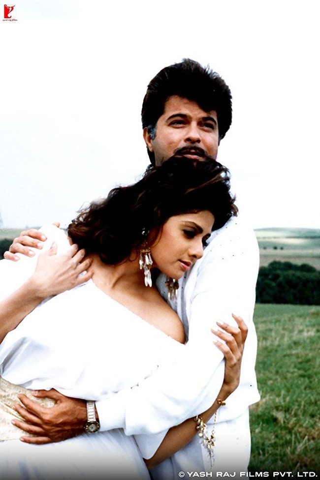 Aksi Sridevi di film Lahme (1991). Ia beradu akting dengan aktor kenamaan Bollywood, Anil Kapoor. (Foto: Instagram/Sridevi)