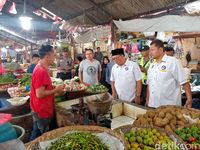 Blusukan Ke Pasar, Cawalkot Oded Cerita Soal Dagang Jagung