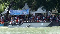 Sebuah kapal Kolinlamil juga diturunkan untuk memeriahkan acara.