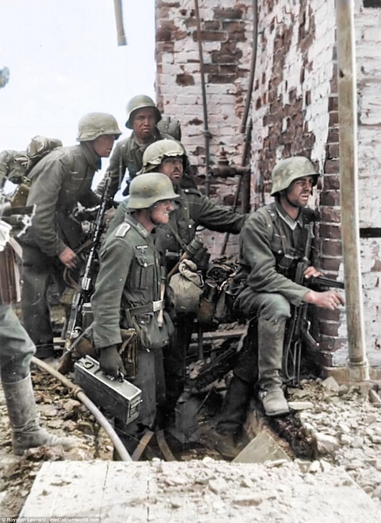 Foto Warna Perang Ganas Jerman vs Uni Soviet di Stalingrad - Foto 5