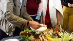 Ini 10 Potret Kebersamaan Penyanyi Rossa dengan Ragam Makanan Enak