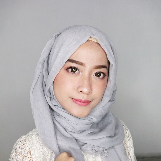 Beauty blogger asal Jakarta ini sering diundang ke berbagai macam acara beauty brand. Mereka pun tak jarang dipanggil berdua hingga terlibat projek bersama. (Foto: Instagram/ Cyndi Adissa dan Cynda Adissa)