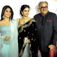 Aktris Sridevi meninggalkan dua orang anak saat ia menghembuskan napas terakhir di Dubai, Februari 2018 silam. Salah satunya adalah Janhvi Kapoor. Foto: Jag Gundu/Getty Images