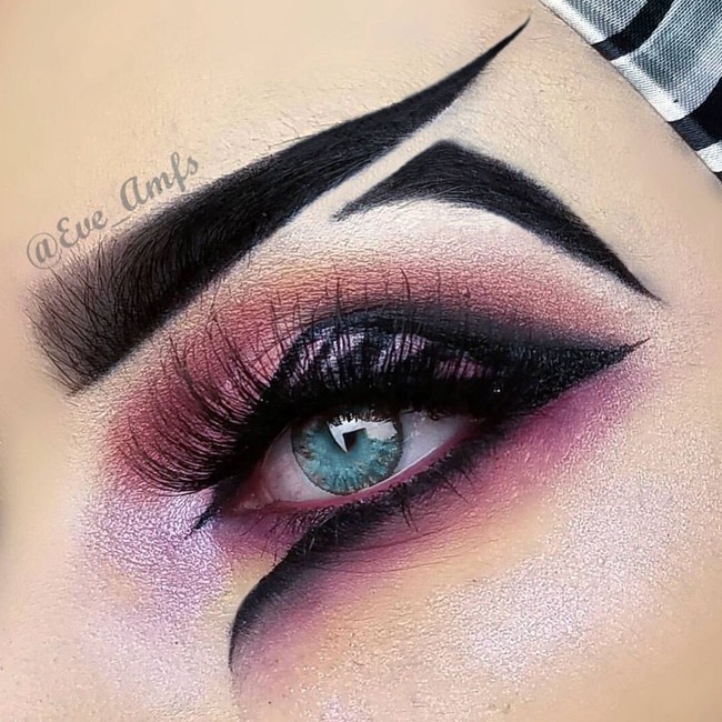  @eve_amfs membuat alis buntut ikan dengan sangat rapi. Foto: Dok. Instagram