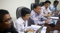 Selain itu,  berbagai fasilitas negara yang diarahkan untuk menguntungkan salah satu calon khususnya petahana serta praktik money politik menjadi salah satu kecurangan dapat terjadi dalam penyelenggaran pilkada kali ini.