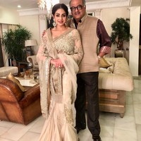 Sesekali ia juga memamerkan foto-foto mesranya dengan sang suami, produser Boney Kapoor. (Foto: Instagram/Sridevi)