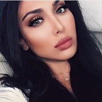 Tak ada orang sukses yang langsung sukses. Terbukti dari Huda Kattan. Sebelum jadi seperti saat ini, Huda hanyalah seorang makeup artist biasa yang bekerja untuk Revlon.  Foto: Instagram