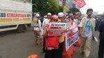 Adu Spanduk Massa Pro dan Kontra PK Ahok