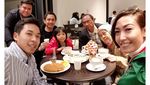10 Pose Centil Ayu Dewi Bersama Nasi Goreng, Kopi hingga Cake!
