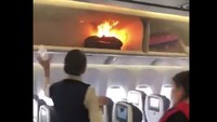 Seperti dilansir media Malaysia, The Star, Senin (26/2/2018), insiden ini terjadi saat pesawat masih boarding di Bandara Internasional Baiyun Guangzhou.  (Foto: Dok. Twitter @ChinaAvReview)