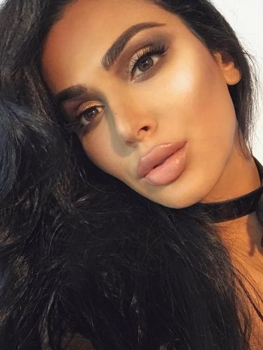 Huda Beauty Sumbang Rp 1,6 M untuk Makeup Artist yang Nganggur karena Corona