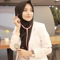 Linggar Budi Utami jadi sorotan karena tak hanya berparas cantik, tapi juga karena ia sedang menempuh pendidikan kedokteran. Ia menjadi mahasiswi Fakultas Kedokteran Universitas Islam Malang. Foto: Instagram