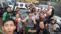 Beruntung saja mereka dibantu komunitas mobil di Bandung. Aksi mereka viral di media sosial. Istimewa.