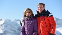 Raja Willem-Alexander dan Ratu Maxima juga berpose berdua