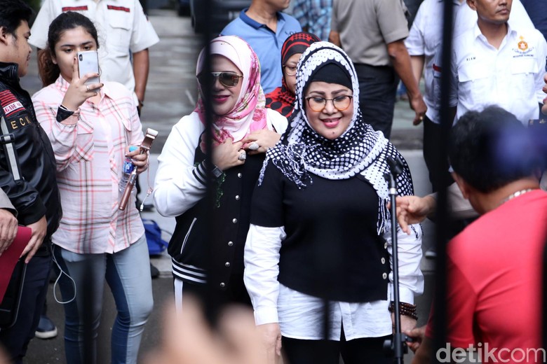 Elvy Sukaesih akan Laporkan Balik Mega Makcik, Babak Baru? Elvy Sukaesih akan Laporkan Balik Mega Makcik, Babak Baru?