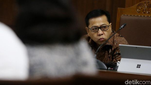 Setya Novantio di persidangan. 