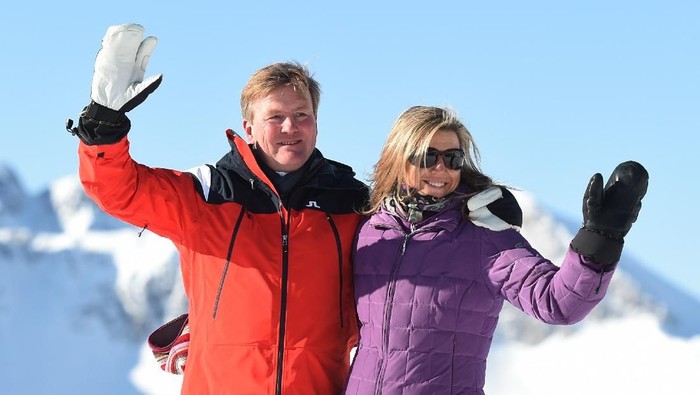 King Willem-Alexander and Queen Maxima of the Netherlands pose during a photocall in the alpine ski resort of Lech am Arlberg, Austria, February 26, 2018. REUTERS/Andreas Gebert
