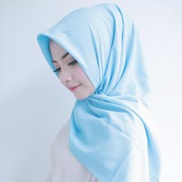 Kini, Linggar Utami sudah punya sekitar 20 ribu pengikut di Instagram. Ia pun sering diundang ke berbagai acara fesyen dan kecantikan, bahkan pernah menjadi brand ambassador sebuah produk sepatu. Foto: Instagram