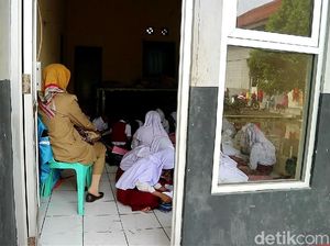 Sudah Seminggu Siswa SD Andir Baleendah Belajar di Pengungsian