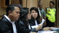 Sidang di ruang Koesoema Atmadja, dimulai sekitar pukul 09.46 WIB. Hakim Mulyadi mulanya mengecek identitas dari tim kuasa hukum. Hakim juga menyebutkan nama dari Jaksa Penuntut Umum (JPU). Sidang selesai sekitar pukul 09.56 WIB.