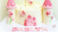 Nah ini juga bisa jadi alternatif kue ulang tahun yang tak kalah cantiknya. Si kecil bisa merasakan bak seorang putri yang tinggal di dalam istana. Foto: @susanne.decochiffon