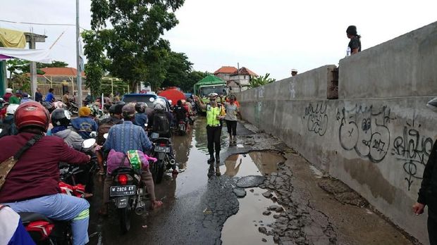 Jembatan Sembayat Tergenang, Arus dari Tuban Ke Gresik Dialihkan
