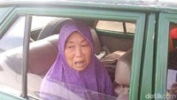 Pria yang juga Ketua Charade Bandung Selatan Club (CBSC) ini menuturkan sejumlah komunitas yang datang secara gotong royong memperbaiki kerusakan mobil Buang dan Surtiah. Namun, perbaikan dilakukan sementara agar bisa dibawa ke bengkel. Istimewa.