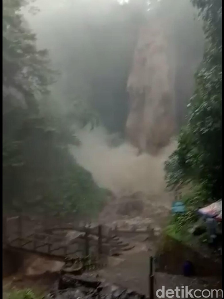Tersebar Video Bah di Air Terjun Tawangmangu, Bagaimana Sebenarnya? Tersebar Video Bah di Air Terjun Tawangmangu, Bagaimana Sebenarnya?