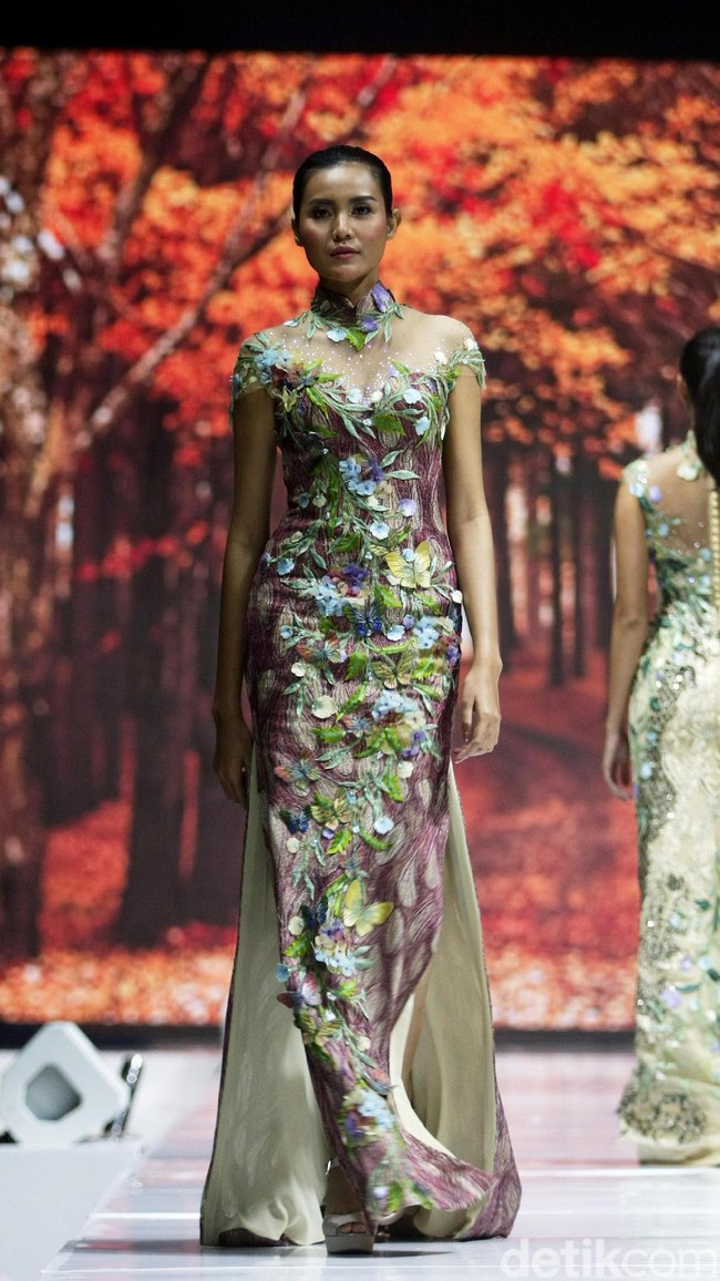 Fashion show Misan Kopaka menampilkan koleksi busana yang bertemakan Mystical Spring Secret’ di Holiday Inn, Kemayoran, Jakarta, Jumat (23/2/2018). (Foto: Mohammad Abduh/Wolipop)