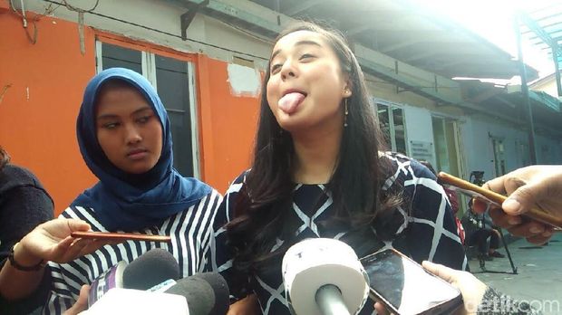 Juwita Bahar melet disebut dipelet oleh kekasihnya.