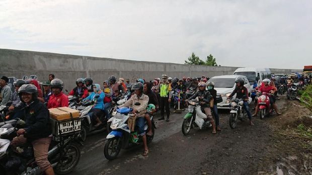 Jembatan Sembayat Tergenang, Arus dari Tuban Ke Gresik Dialihkan