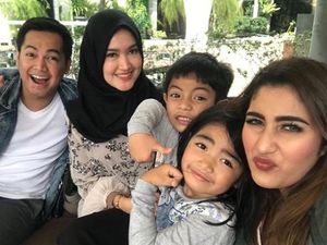 Happy Day! Kebersamaan Tommy Kurniawan, Istri dan Mantan Istrinya