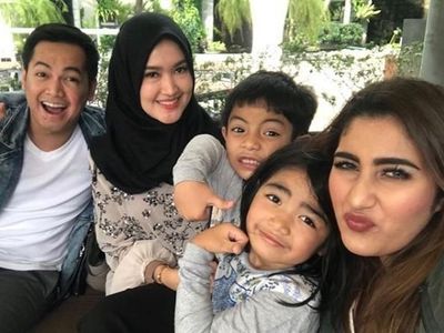 Happy Day! Kebersamaan Tommy Kurniawan, Istri dan Mantan Istrinya