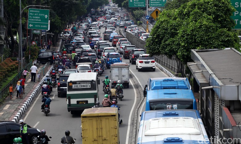 Ilustrasi kemacetan di Jakarta. Foto: Lamhot Aritonang