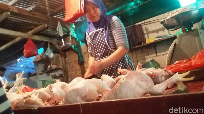 Usai Rapat Pangan, Mendag: Harga Daging Ayam Naik Turun