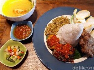 Alenia: Jatuh Hati pada Nasi Campur Papua dan Kopi Gula Bakar yang Sedap di Sini