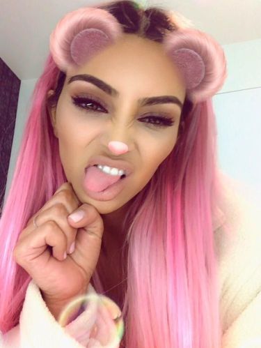 Ikuti Jejak Kim Kardashian, Kanye West Juga Warnai Rambut Jadi Pink