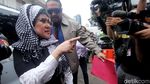Elvy Sukaesih Sambangi Polda Metro soal Kasus Narkoba Dhawiya