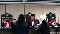 Basuki Tjahaja Purnama (Ahok) mengajukan peninjauan kembali (PK) ke Mahkamah Agung (MA) terkait kasus penistaan agama yang menjeratnya. Alasannya mengajukan PK terkait putusan terhadap Buni Yani.