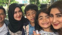 Banyak yang memuji kerukunan keluarga Tommy dan mantan istrinya itu. (Dok. Instagram/tommykurniawann)