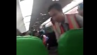 Peristiwa tersebut terjadi di pesawat Citilink dengan nomor penerbangan QG 165 tujuan Jakarta-Denpasar. (Foto: Dok. Screenshot video di Twitter)