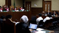 Menurut Elza, keterangannya dalam BAP itu didasari cerita Miryam kepadanya. Selain itu, Elza mengaku membaca BAP Miryam. Menanggapi cerita Miryam saat itu, Elza meminta Miryam tidak khawatir. Dia mengaku sempat memotivasi Miryam untuk tidak mencabut BAP dan tidak merasa tertekan.
