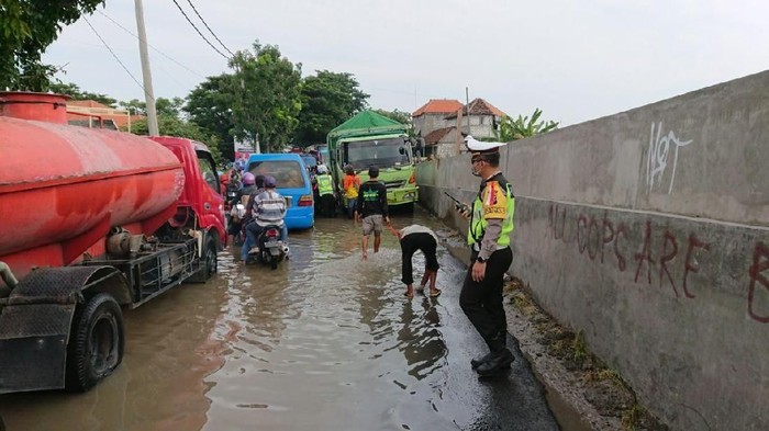 Jembatan Sembayat Tergenang, Arus dari Tuban Ke Gresik Dialihkan