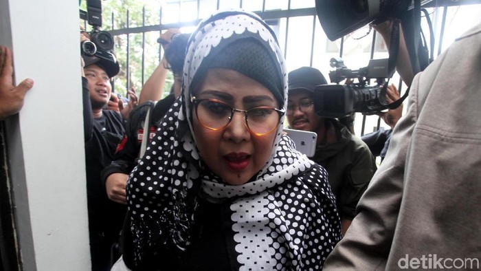 Gangguan Jiwa Seperti Anak Elvy Sukaesih Bisa Kambuh, Kenali Gejalanya