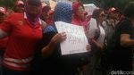 Adu Spanduk Massa Pro dan Kontra PK Ahok