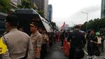 Foto: Massa dan Pengamanan Jelang Sidang PK Ahok