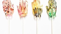 Lollipop yang satu ini dijamin tidak akan bisa ditemuikan ditempat lain! Permen bentuk tangannya dilukis dengan warna yang menggemaskan.Foto: Instagram @maayan.zilberman