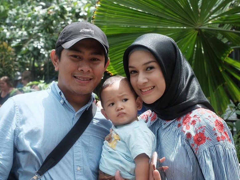 Hamil Anak Kedua, Nina Zatulini Mendadak Ingin Sate Padang Hamil Anak Kedua, Nina Zatulini Mendadak Ingin Sate Padang